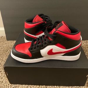 Jordan 1s mid Black/Red/White size 10